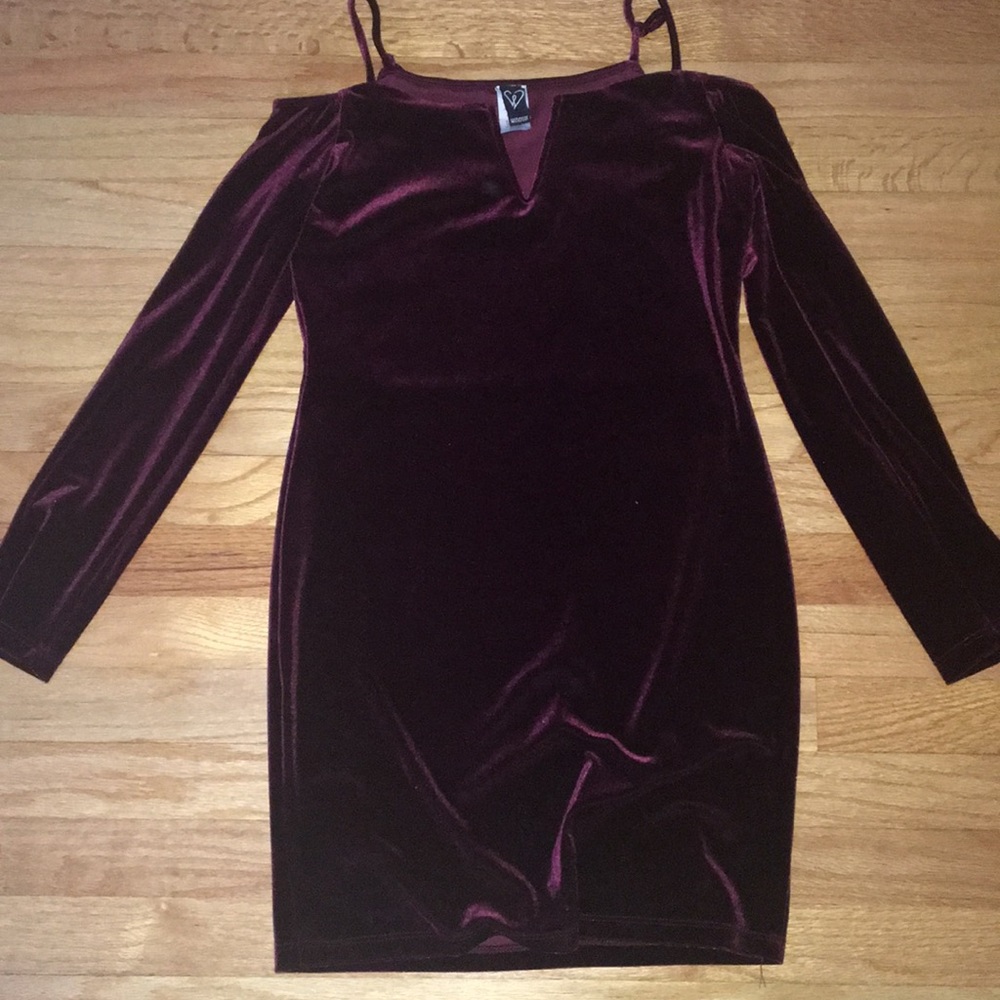 Red velvet long sleevecold shoulder bodycon dress